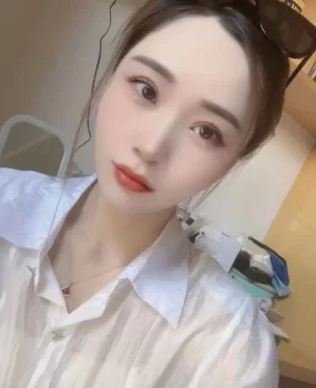 梅子可爱开朗性感