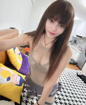 苏州虎丘亲和美女