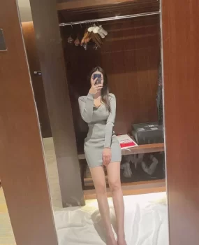 颜控必入！白嫩清纯新鲜小妞，外表清新上床豪放，水多的一比