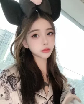 颜值超高五官精致实习导游小姐姐晚上兼职