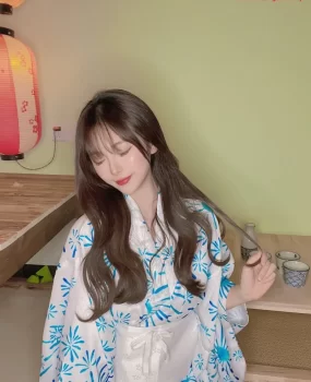 商家经纪人-刚下海前凸后翘的粉嫩兼职小姐姐